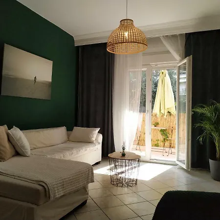 Bright Apartment Steps From The Sea 塞萨洛尼基 Exterior photo
